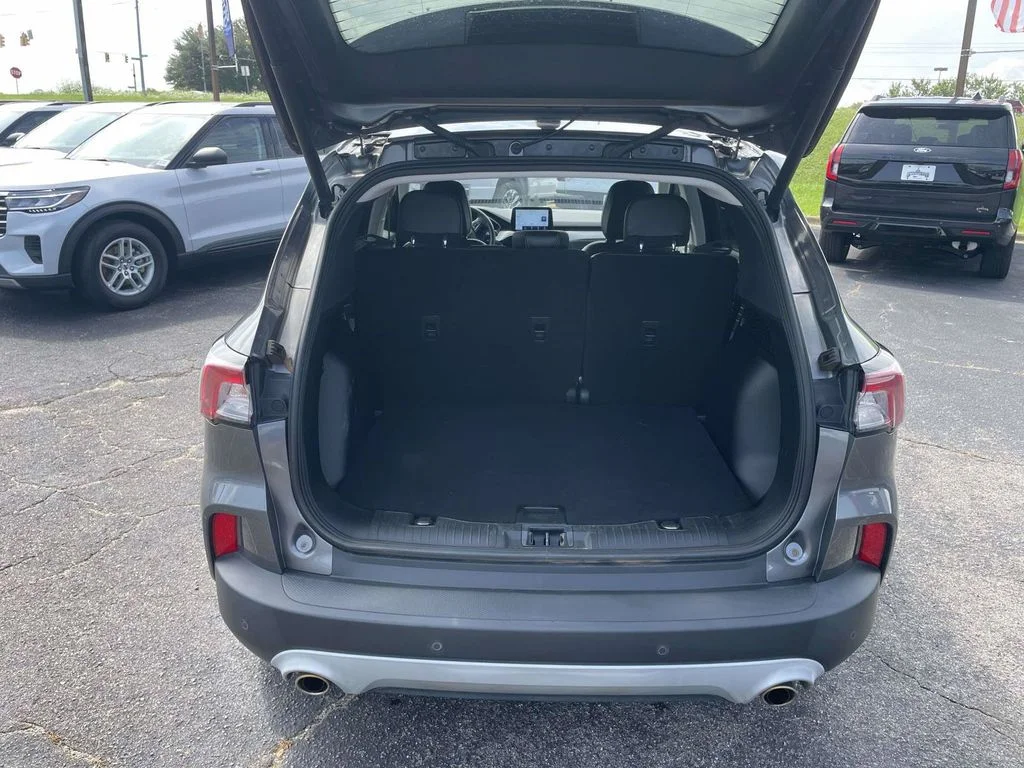 Used 2022 Gray Ford SEL image 10