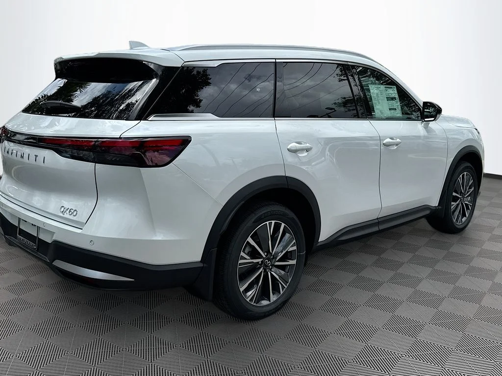 New 2027 RADIANT WHITE INFINITI Luxe FWD image 5
