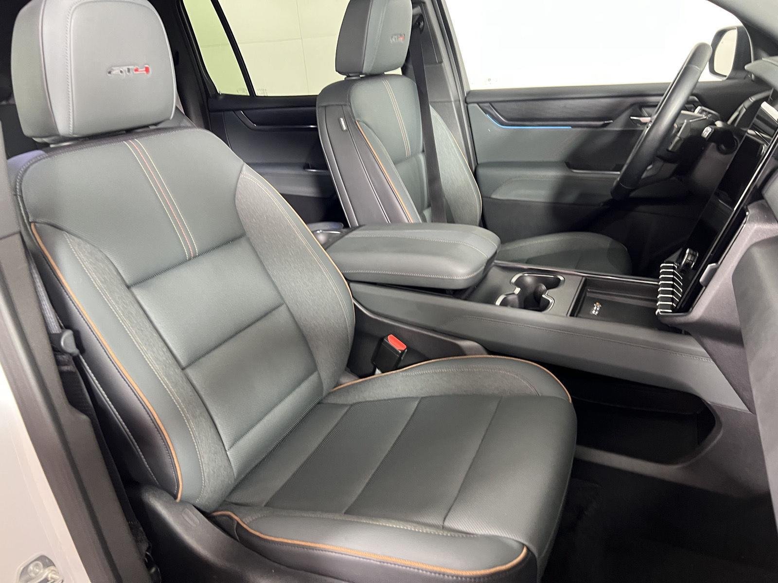 Used 2025 Summit White GMC AWD AT4 image 30