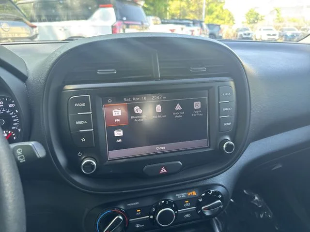 Used 2022 White Kia LX image 19