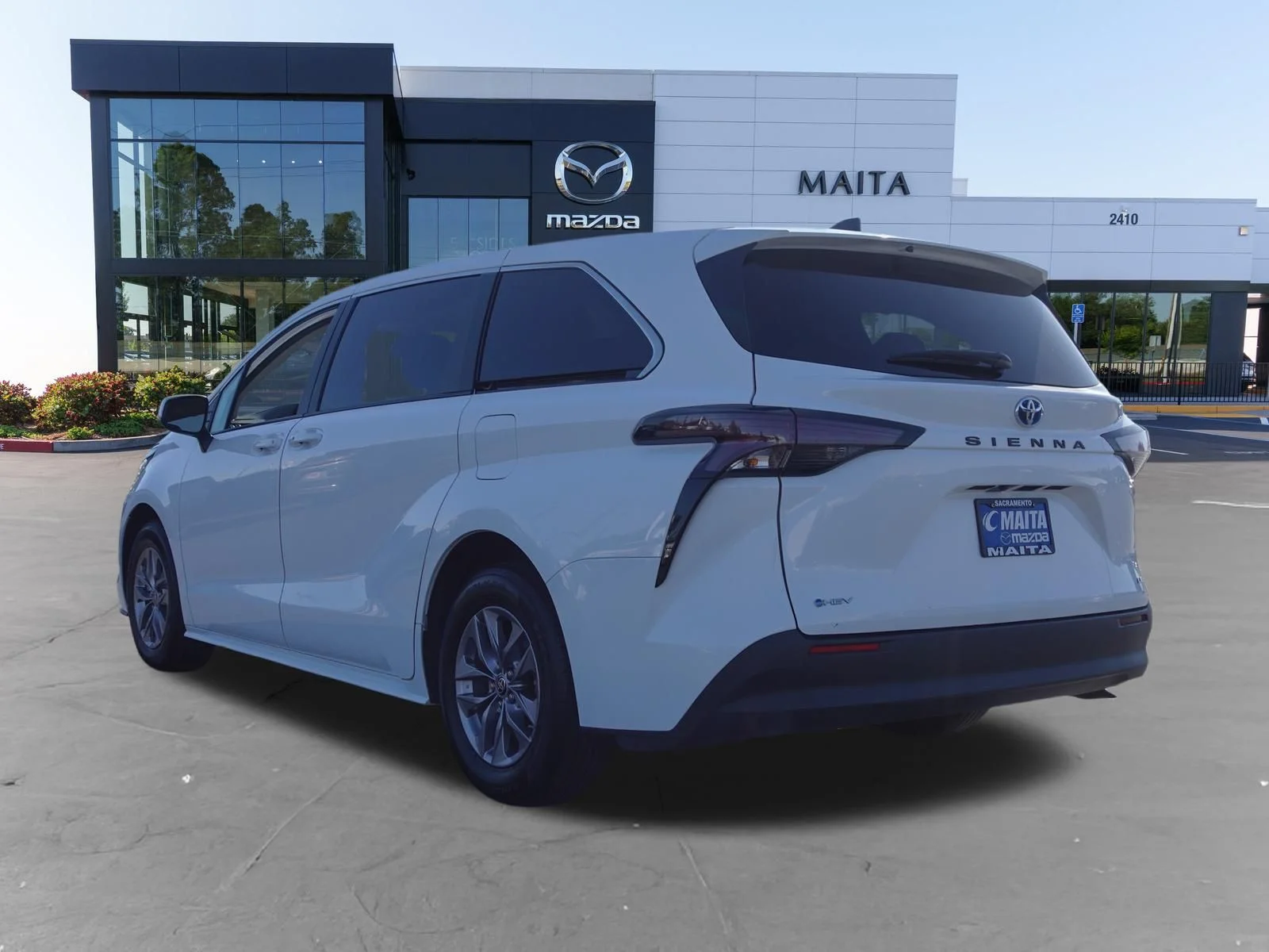 Used 2025 Ice Cap Toyota LE image 5