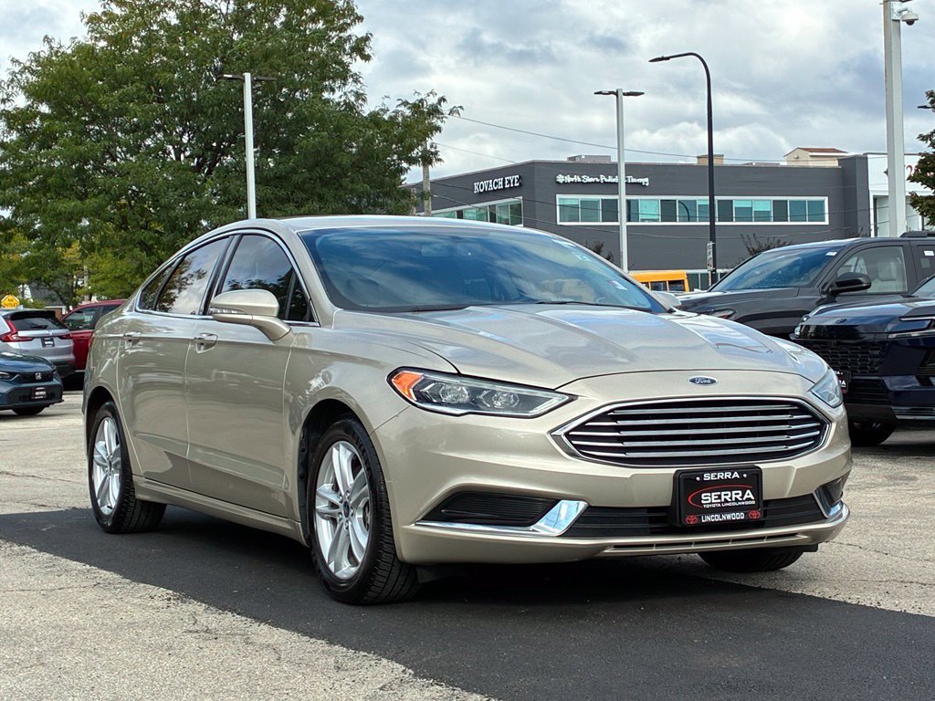 Used 2018 Gold Ford SE image 3