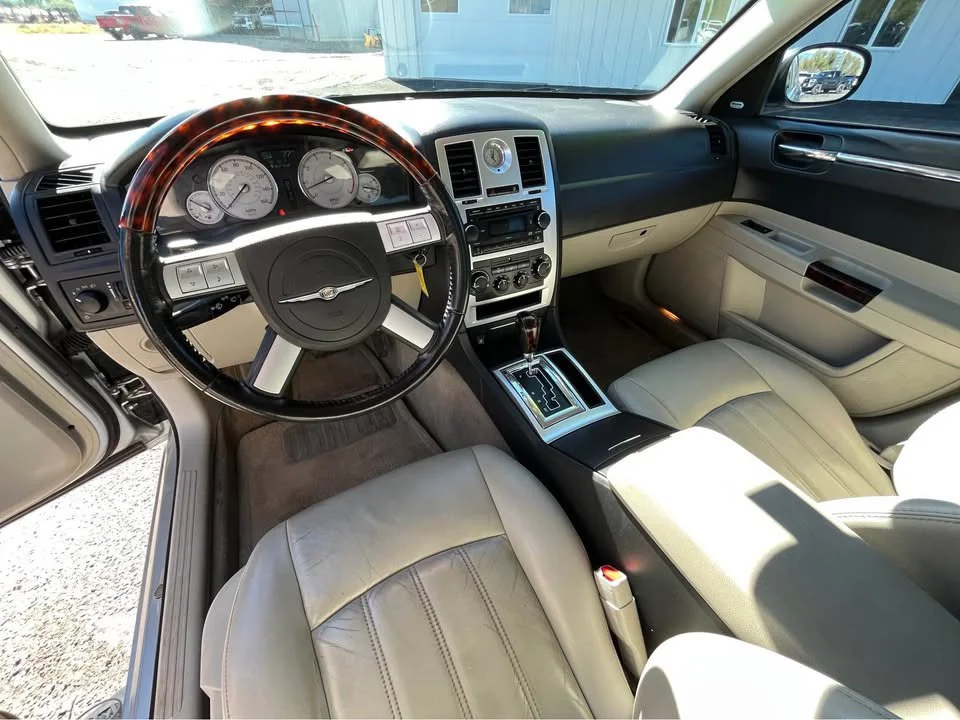 Used 2006 Silver Chrysler Base image 10