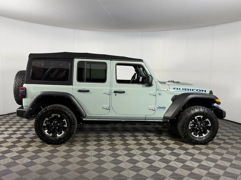 Used 2024  Jeep Rubicon 4xe image 5