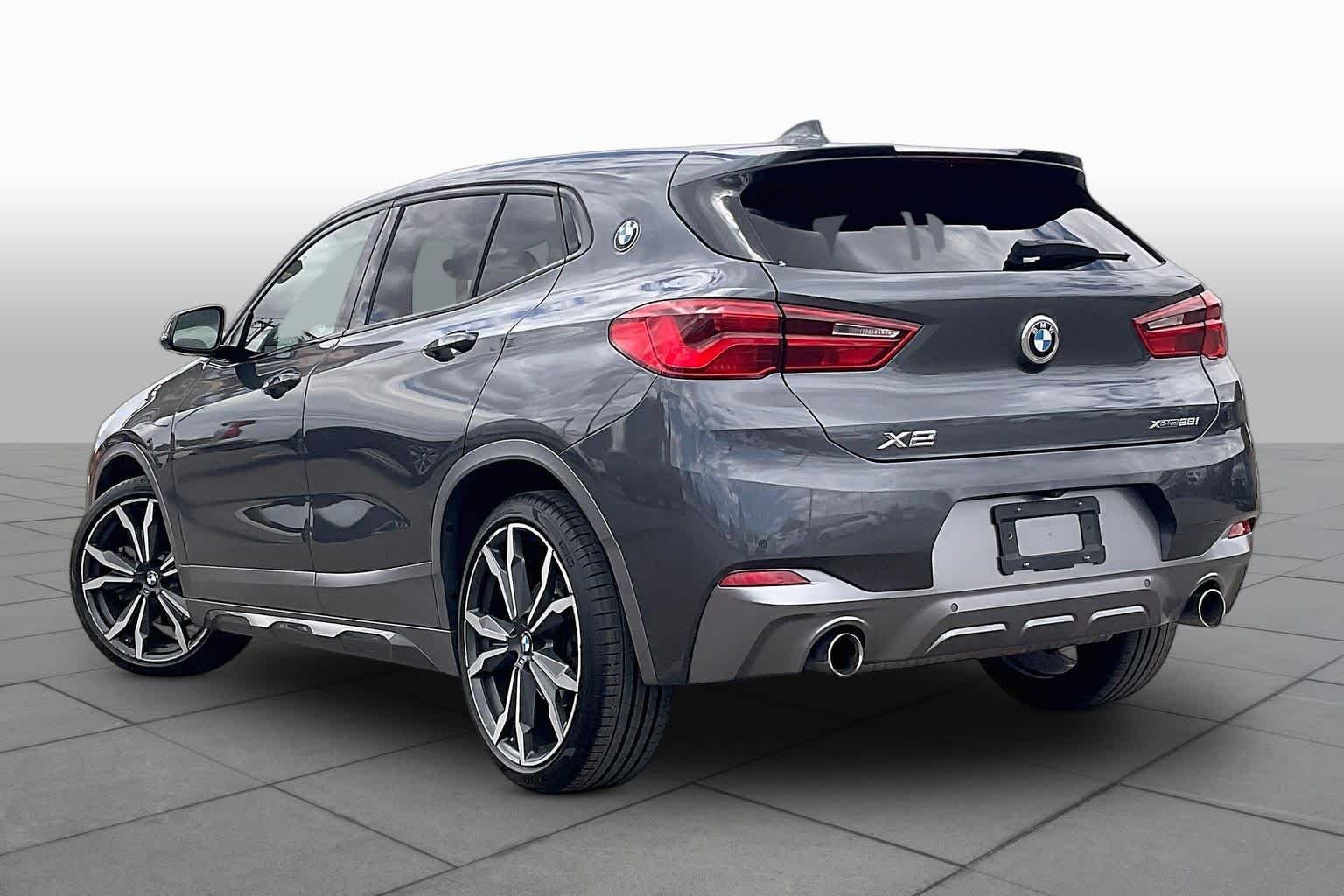 Used 2018 Mineral Gray Metallic BMW xDrive28i image 12