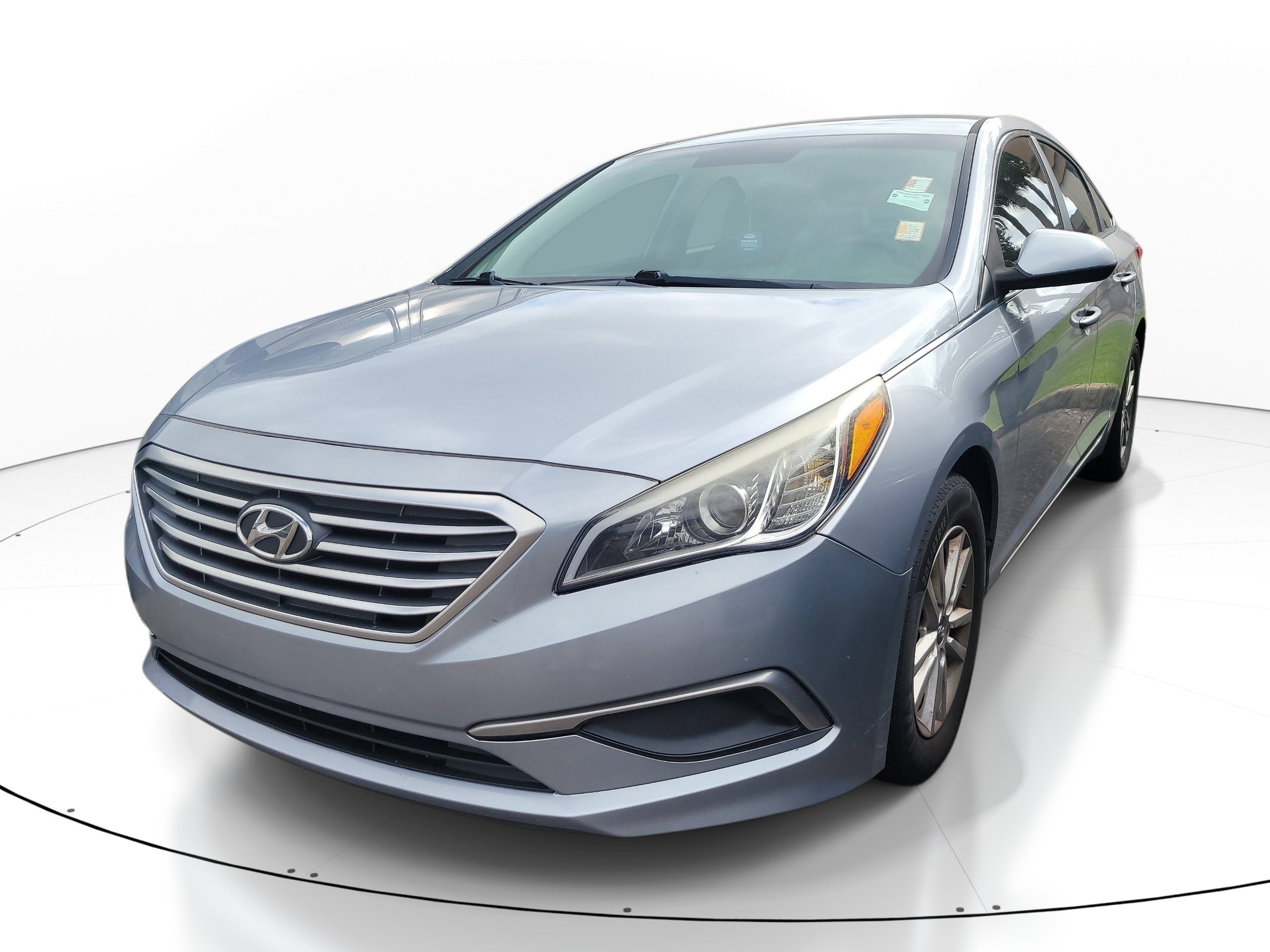 Used 2017 Shale Gray Metallic Hyundai SE image 3
