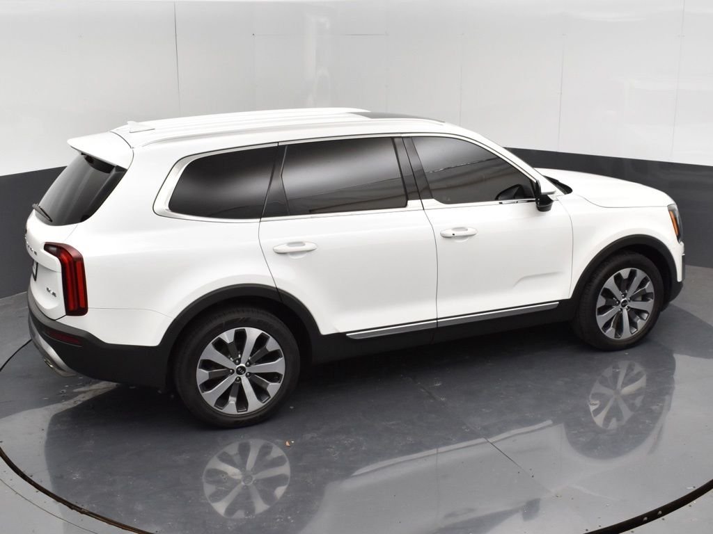 Used 2021 White Kia EX image 30