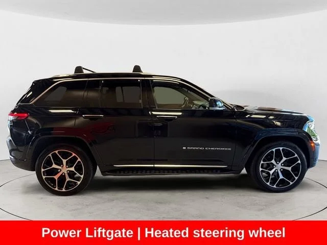 Used 2023 Black Jeep Summit Reserve 4x4 image 7