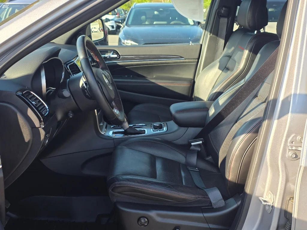 Used 2020 Billet Silver Metallic Clear Coat Jeep Trailhawk image 31
