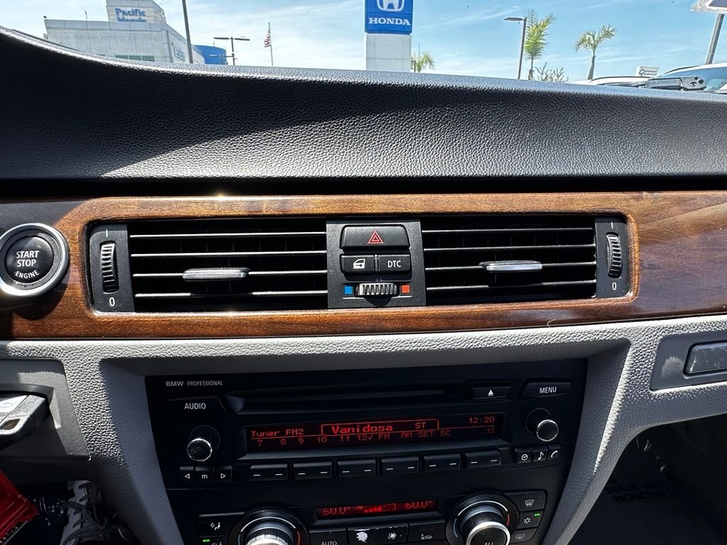 Used 2011 Silver BMW 328i xDrive image 28