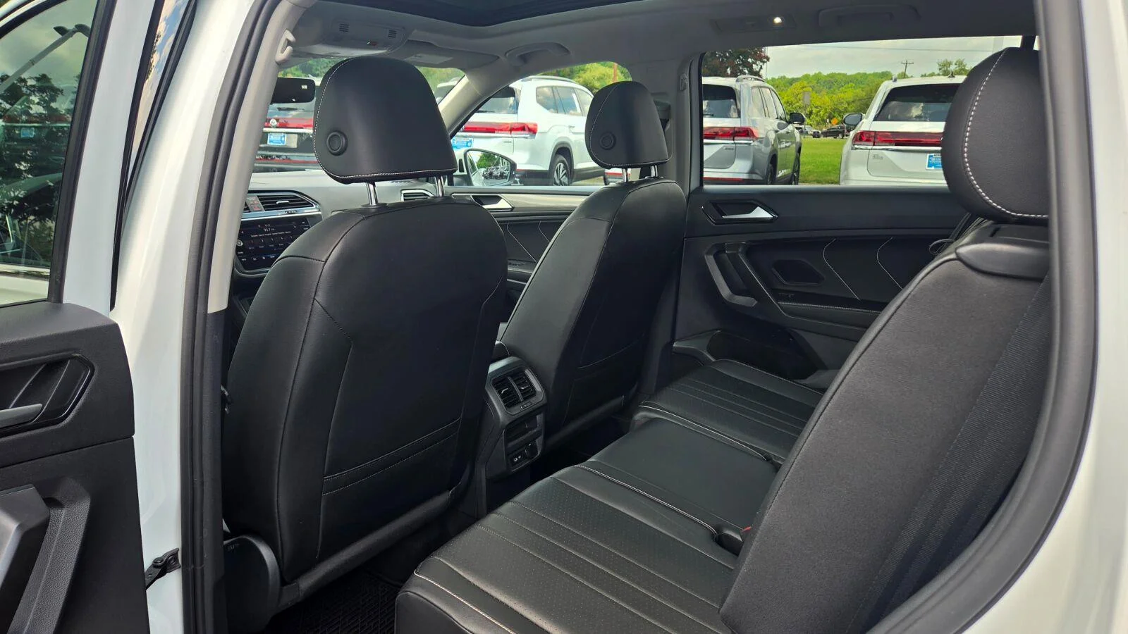 Certified Used 2022 Pure White Volkswagen SE image 41