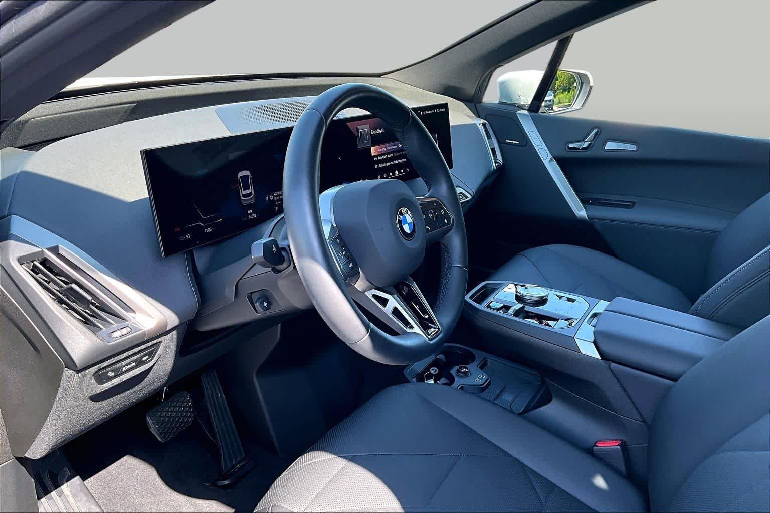 Used 2025 Alpine White BMW xDrive50 image 17