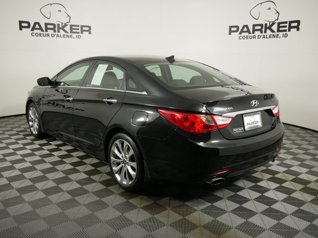 Used 2012 Midnight Black Hyundai SE image 7