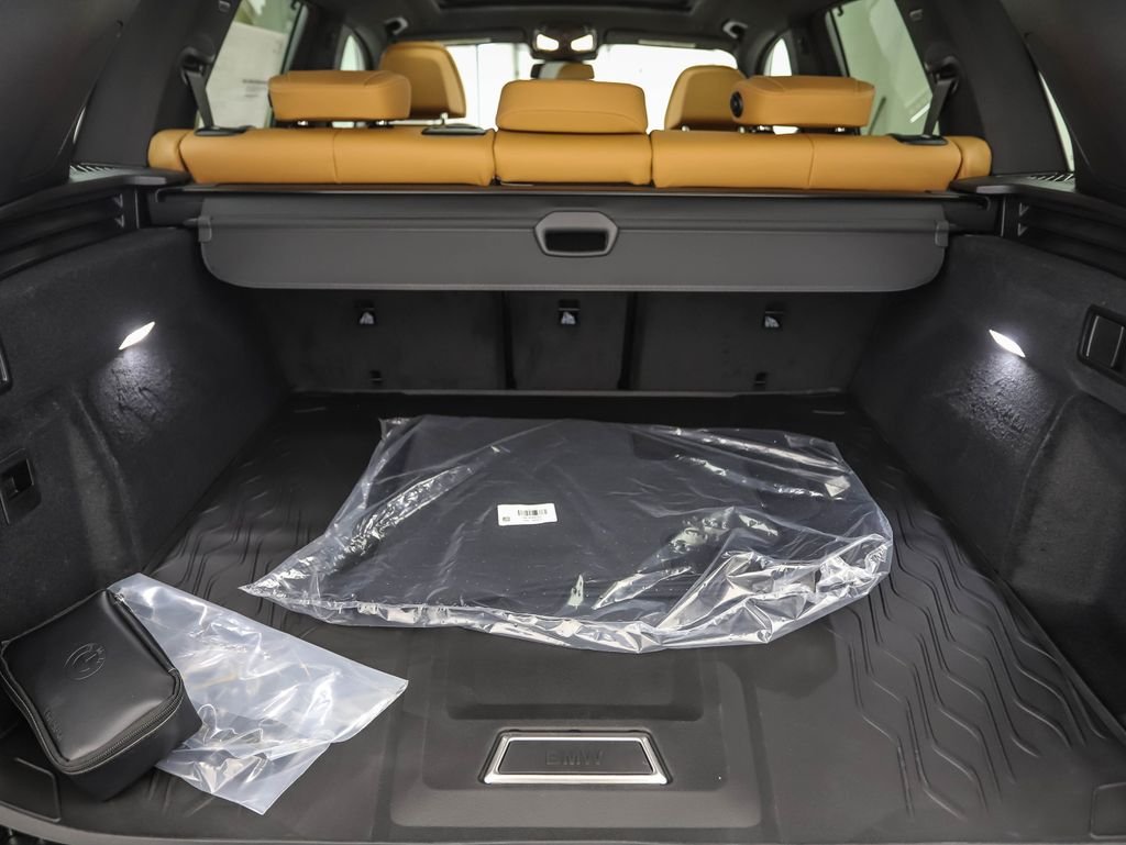 New 2026 Black Sapphire Metallic BMW xDrive40i image 23