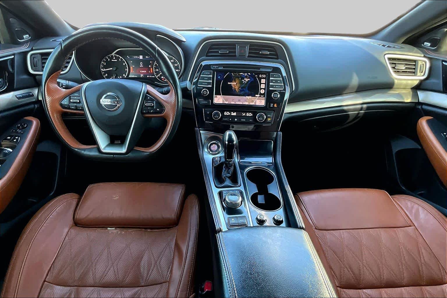 Used 2020 Super Black Nissan Platinum image 15