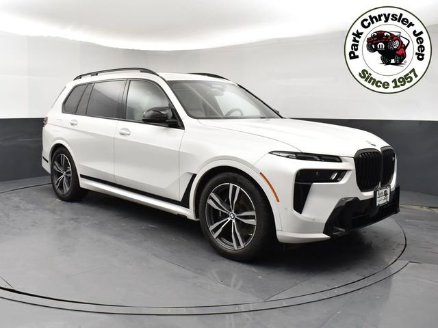 2023 BMW X7 M60i's photo