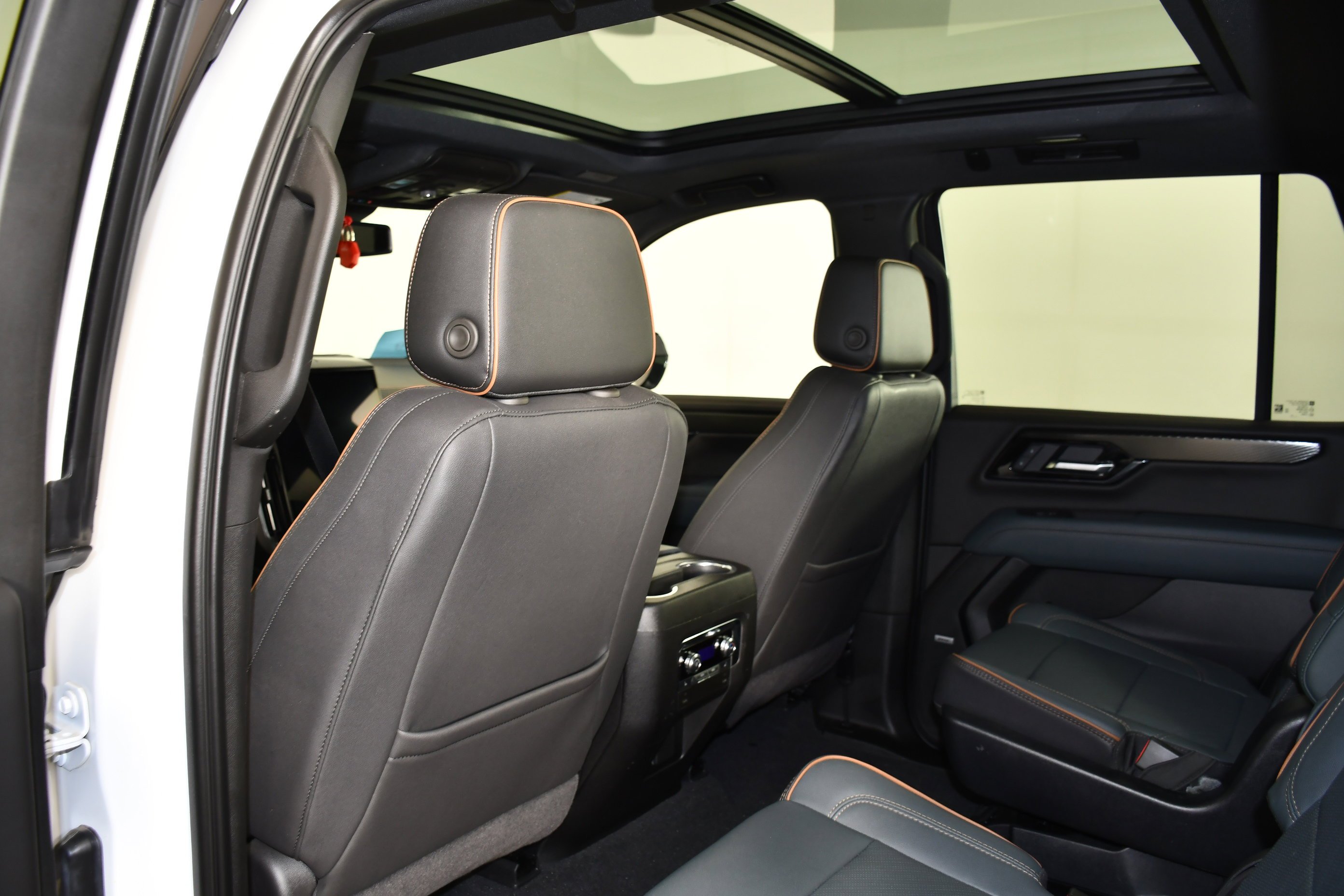 Used 2025 Summit White GMC AT4 image 50