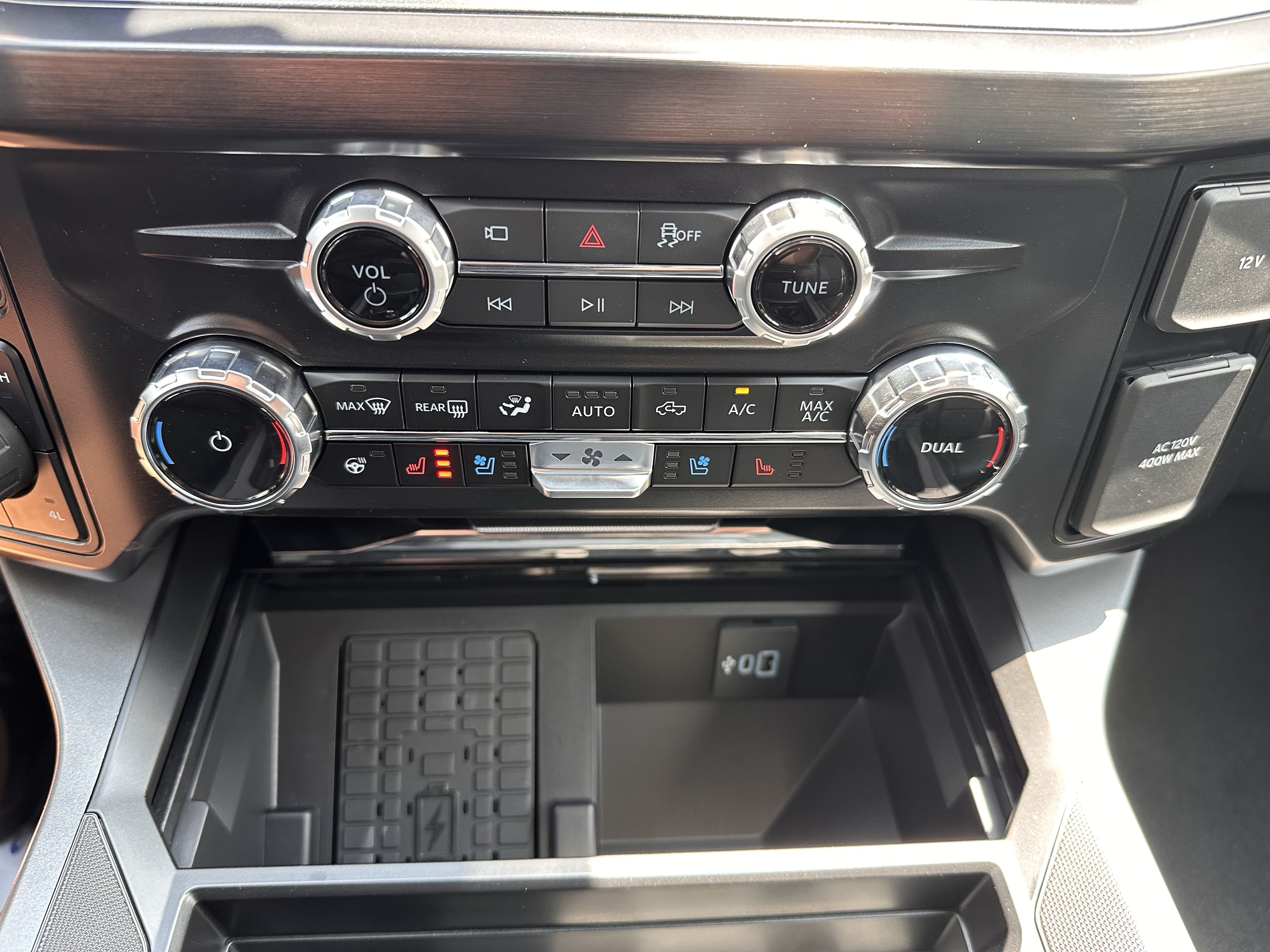 Used 2026 Agate Black Metallic Ford LARIAT image 30