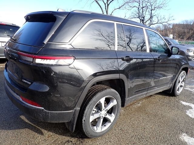 New 2026 Diamond Black Crystal Pearlcoat Jeep Limited image 7