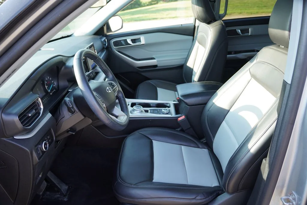 Used 2023 Silver Ford XLT image 4