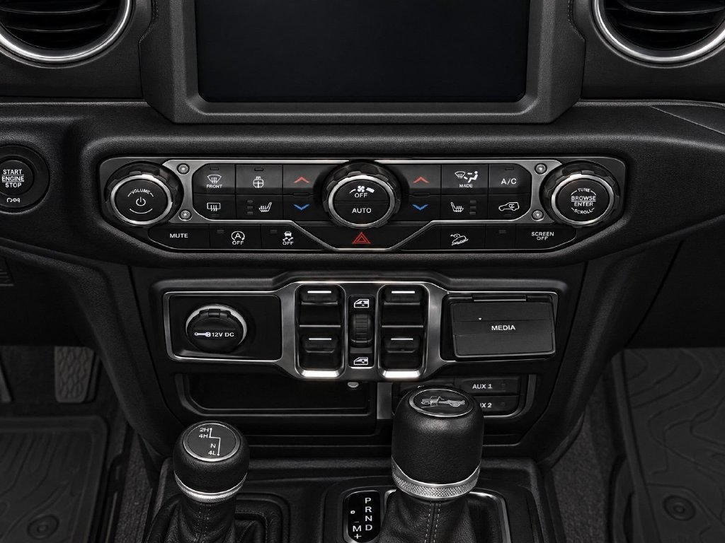 Used 2020 Black Jeep Unlimited Sahara Altitude image 10