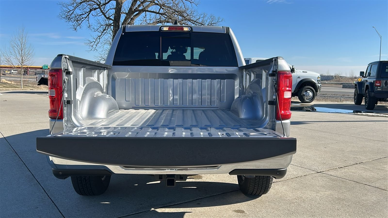New 2025 Billet Silver Metallic Clear-Coat Exterior Paint RAM Big Horn/Lone Star image 16