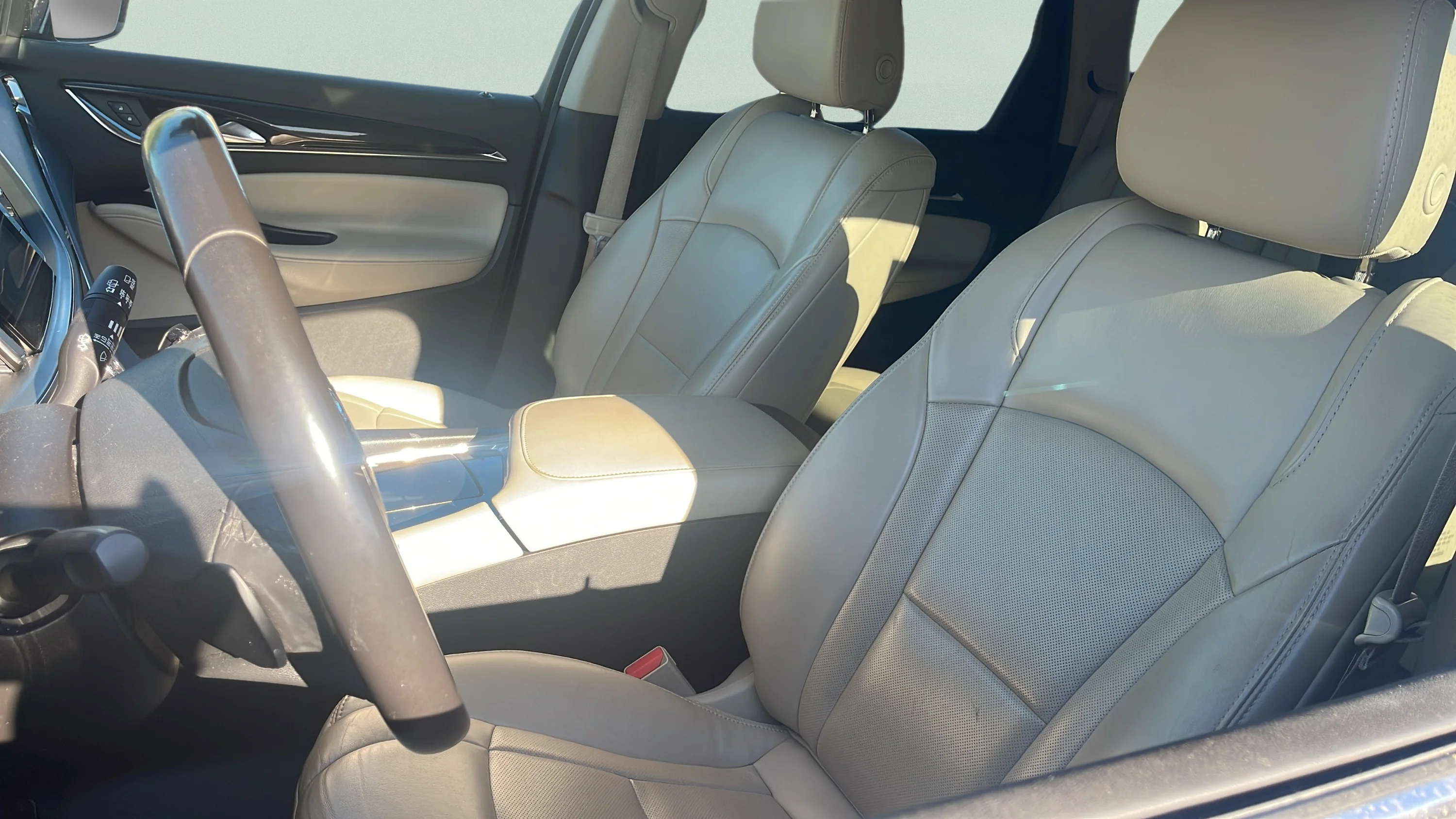 Used 2018 Red Buick ESSENCE image 9