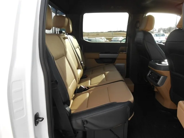 New 2026 Star White Metallic Tri-Coat FORD F-350® Lariat® image 7
