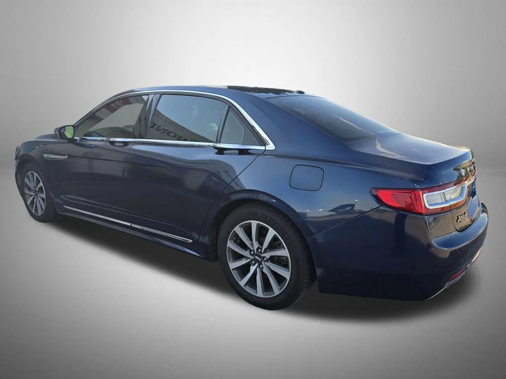 Used 2017 Black Lincoln Premiere image 4