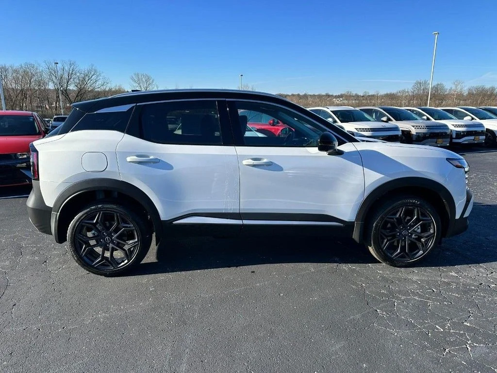 New 2026 White Nissan SR image 2