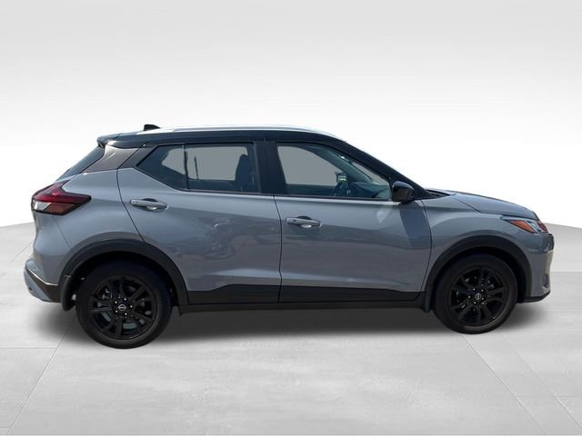 Used 2023 Gray Nissan SV image 6