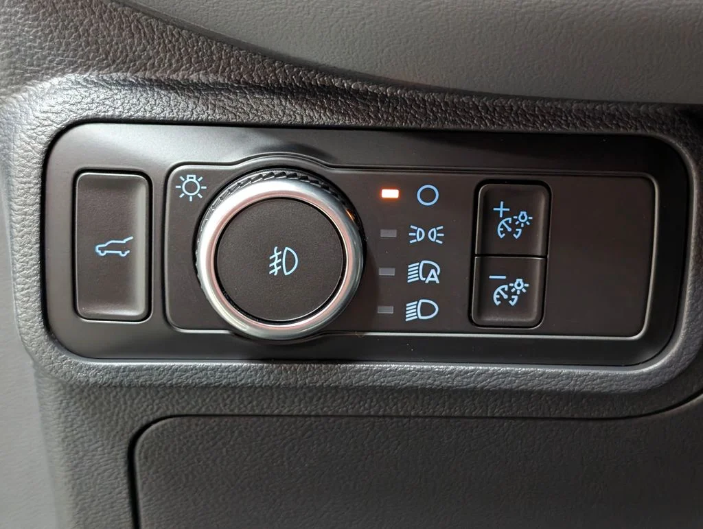 New 2026 Star White Metallic Tri-Coat Ford Active image 9
