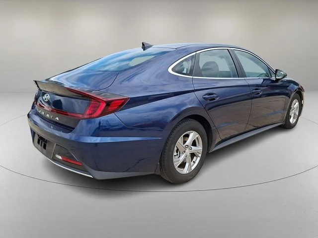 Used 2020 Blue Hyundai SE image 11