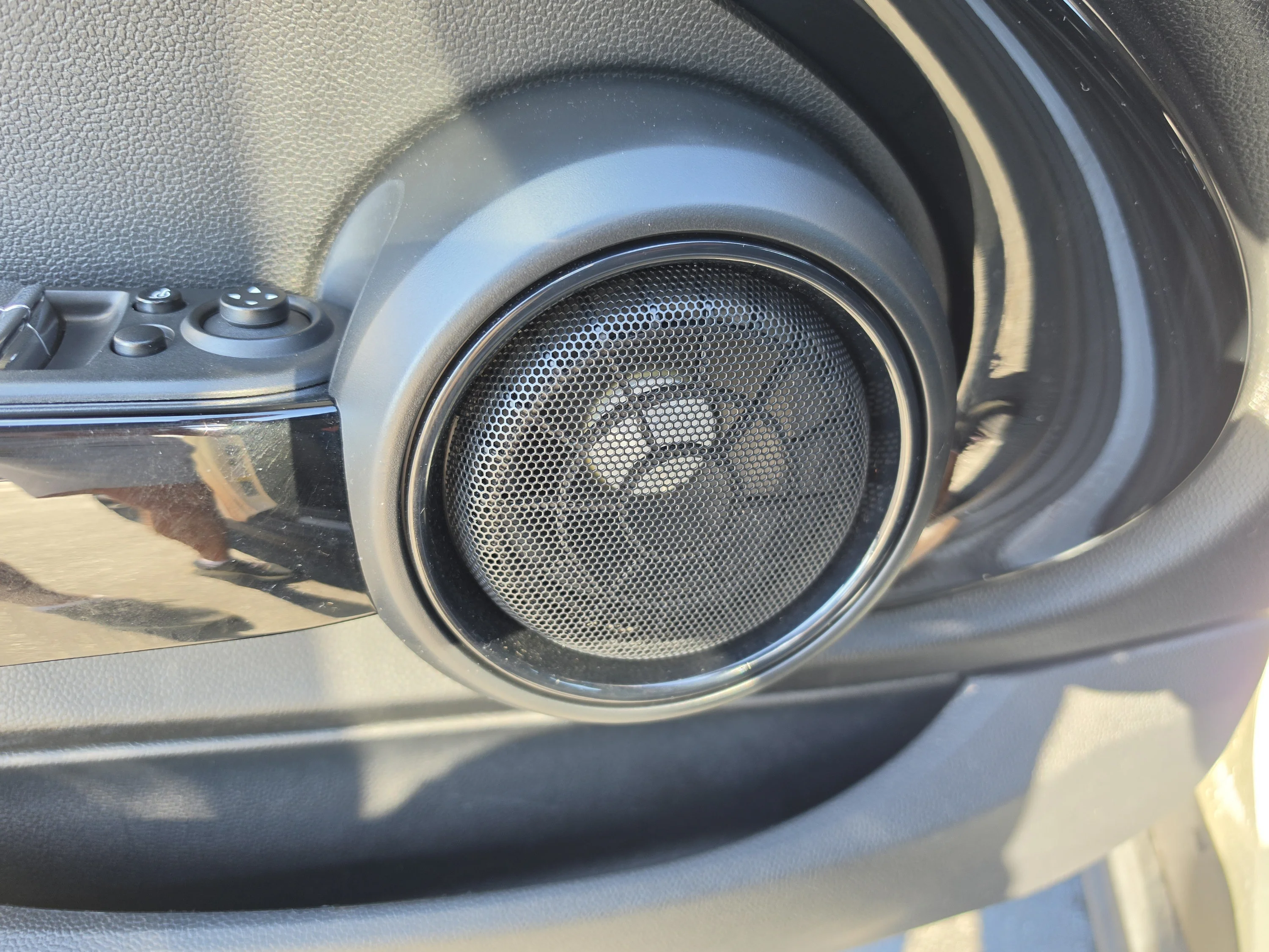 Used 2019 Pepper White MINI Cooper S image 24