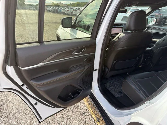 New 2026 White Jeep  image 10