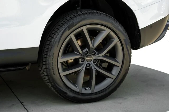 New 2026 Fuji White Land Rover SE image 64