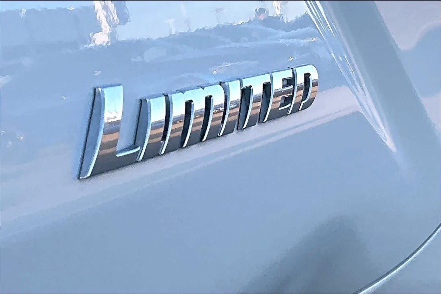 Used 2026 Wind Chill Pearl Toyota Limited image 10