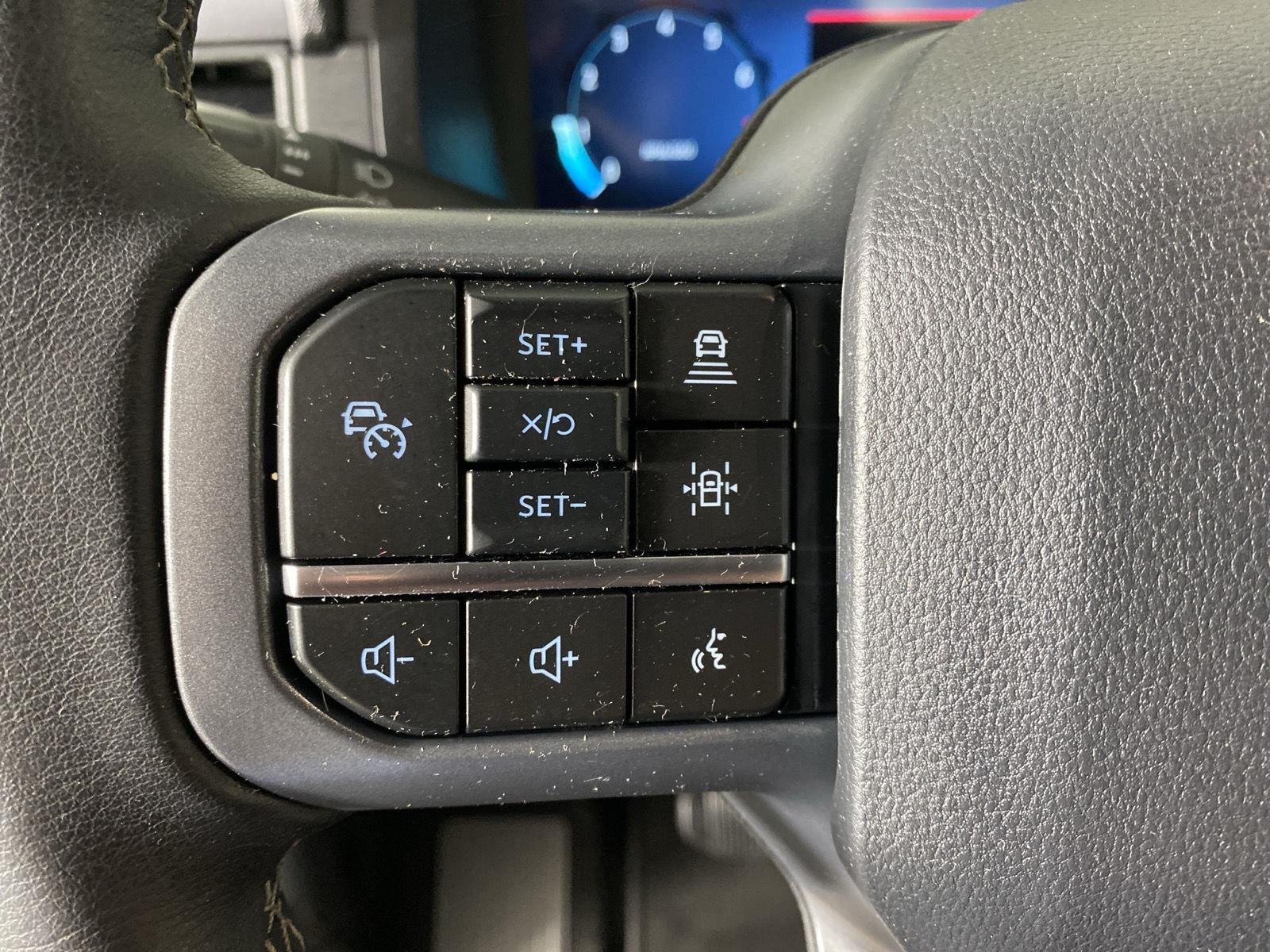 Used 2025 Iconic Silver Ford XLT image 18