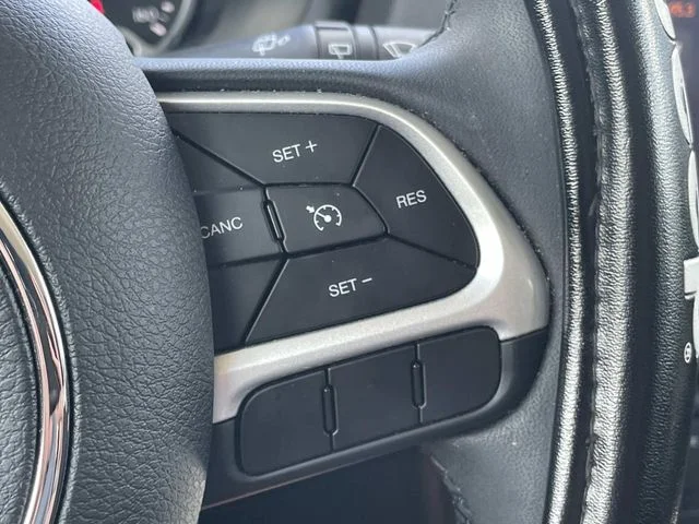 Used 2023 White Jeep Altitude image 22