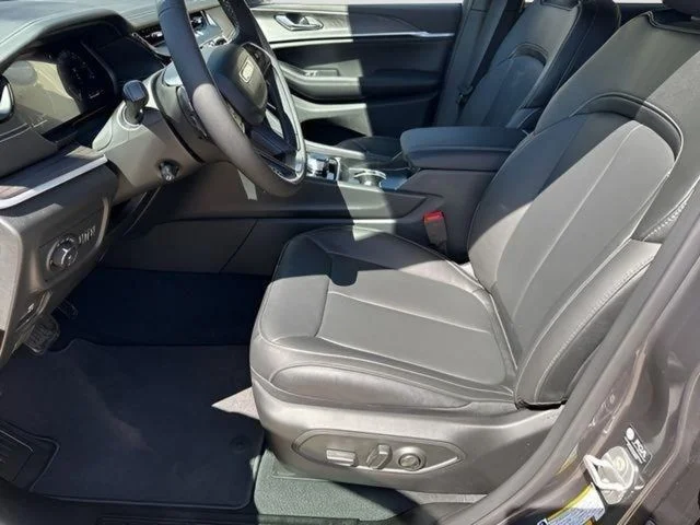 New 2026 Baltic Gray Metallic Clear-Coat Exterior Paint Jeep Limited Reserve image 14