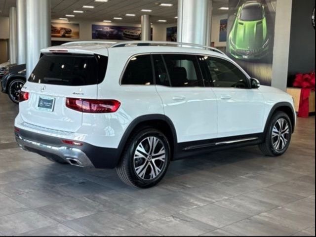 New 2026 Polar White Mercedes-Benz GLB 250 image 3