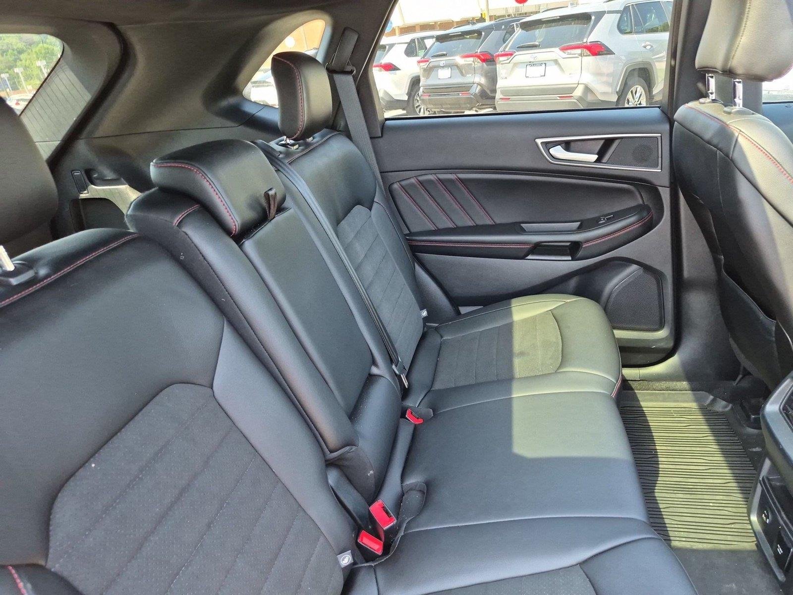 Used 2022 Rapid Red Metallic Tinted Clearcoat Ford ST-Line image 36