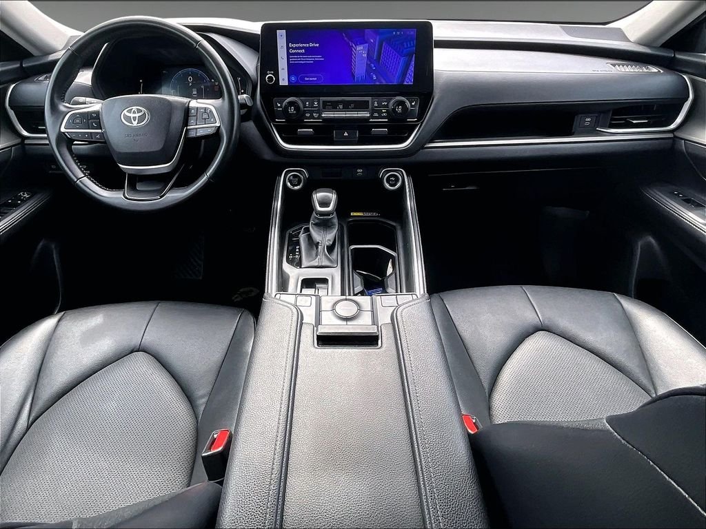 Used 2025 White Toyota XLE image 22