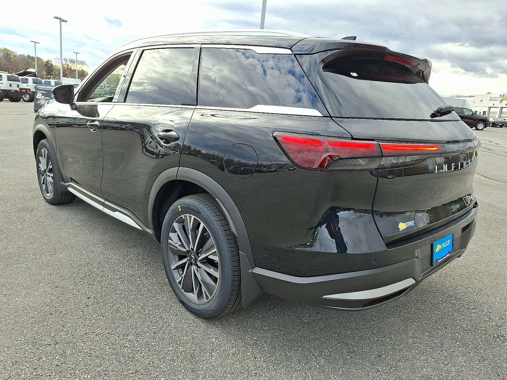 New 2026 Black INFINITI LUXE image 3