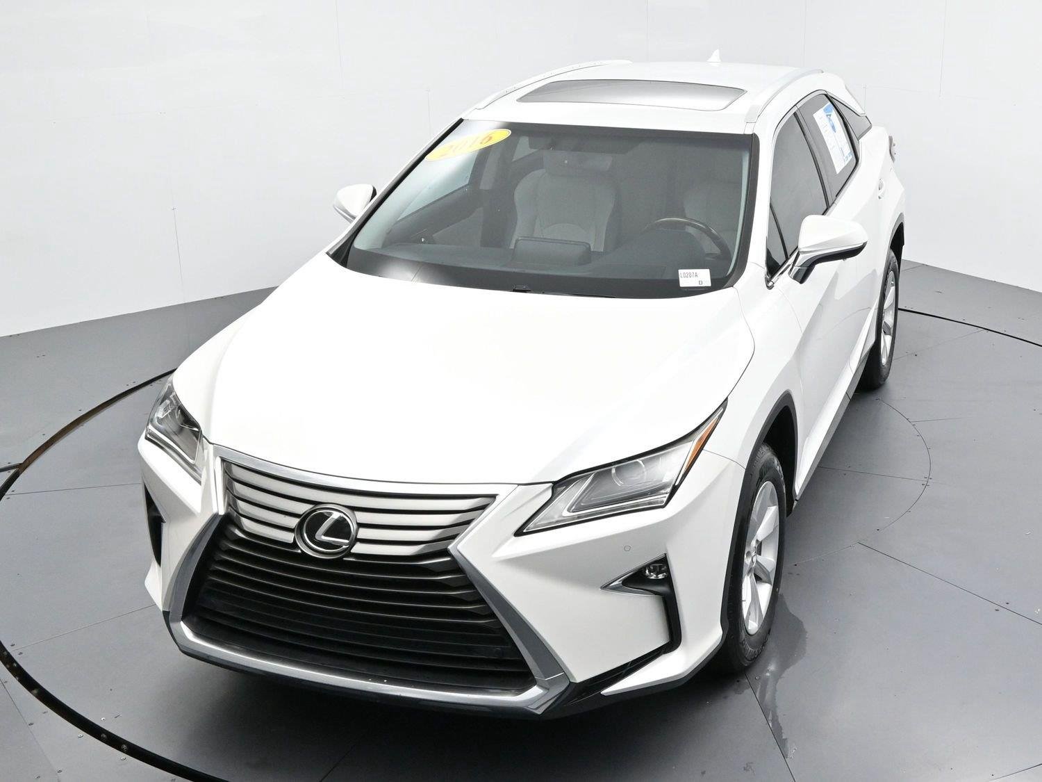 Used 2016 Eminent White Pearl Lexus FWD 4dr image 44