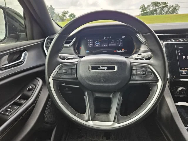 Used 2024 White Jeep Altitude image 14