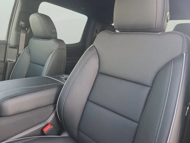 New 2026 Black Chevrolet LT - Extended Range image 19