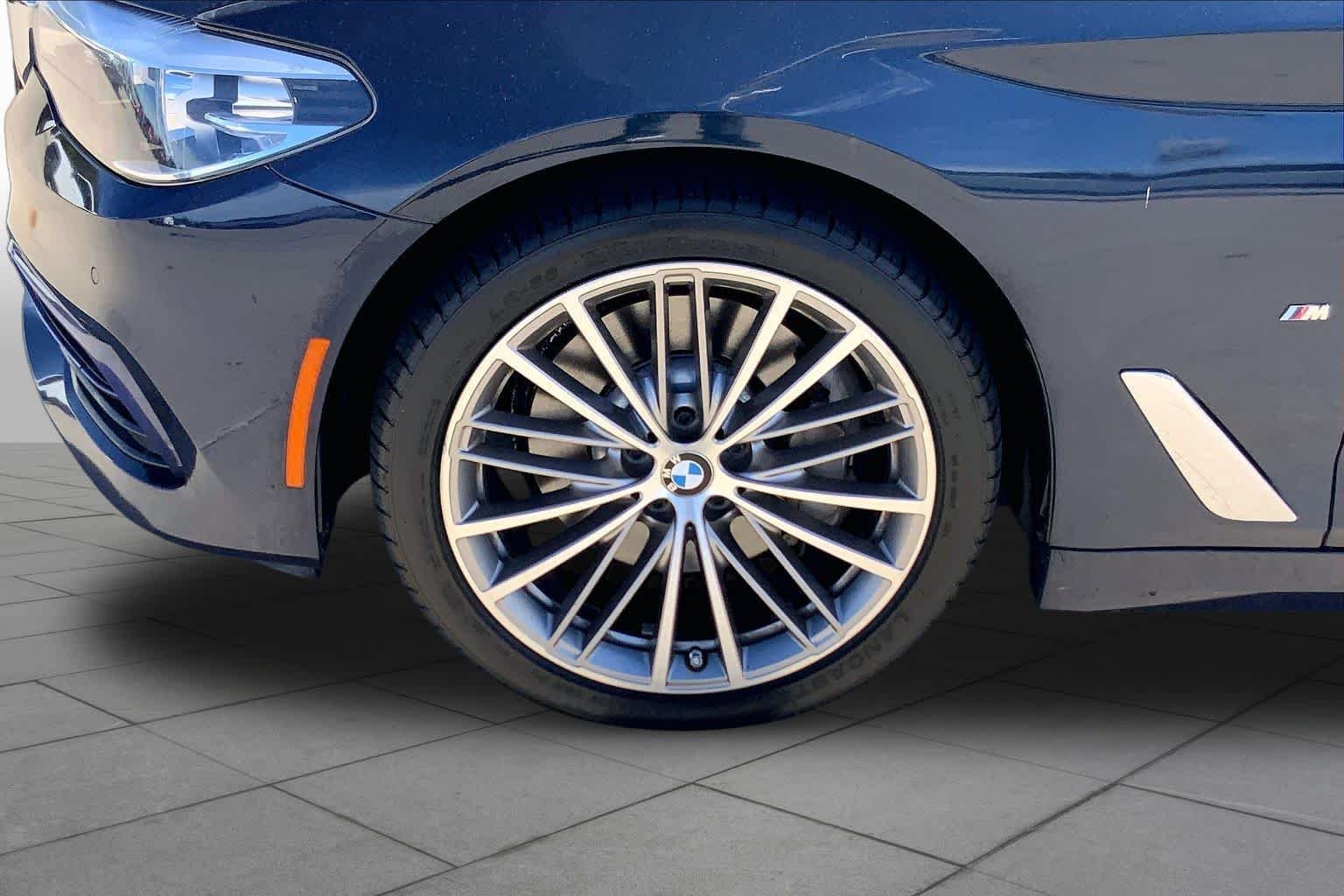 Used 2019 Imperial Blue Metallic BMW 530i xDrive image 11