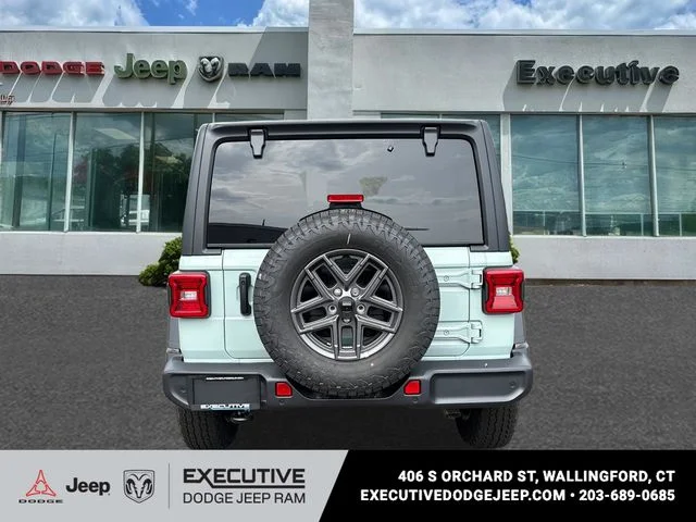 New 2026 Earl Clearcoat Jeep Sport S image 3