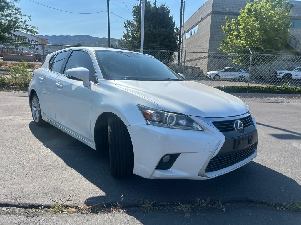 Used 2015 White Lexus 200h image 2